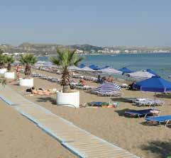 (rendszeres buszjárat). Legfőbb értéke az öbölben húzódó 3 km hosszú és széles homokos felszerelt strand.