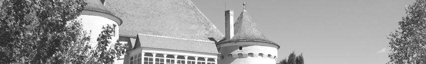 Ansamblul castelului Bethlen-Haller. Faţada sud-vestică, principală, de acces în castel.