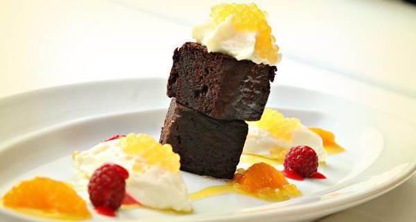 A molekuláris gasztronómia Molekuláris narancskaviár, és fehér csokoládé mousse 31 habszifonban készít mindenféle zöldséghabot. Krumpli, bab, majonéz, édesség, gyümölcs az eredmény zseniális!