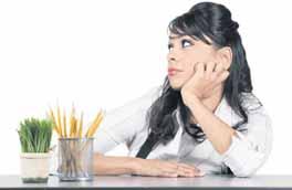 Când ne este lumea mai dragă, ne trezim că ne-a curs rimelul, ni s-a întins dermatograful sau rujul a dispărut în totalitate de pe buze.