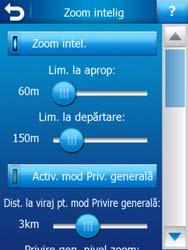 În timpul navigării pe o rută: la apropierea de un viraj, aceasta va mări harta şi va creşte unghiul de vizualizare pentru a vă ajuta în identificarea manevrei necesare în intersecţia următoare.