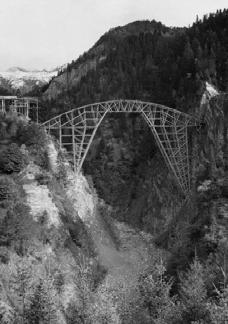 keresztmetszet, 90 m-es fesztáv, 133 m-es hossz