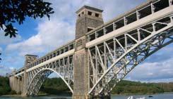 Acélszerkezet-építés története Acélszerkezet építés eseményei: 1849 Lánchíd (függőhíd) 1850 Britannia-Bridge (14 m magas szekrénytartós gerendahíd) Az 1850-ben megnyitott Britannia-híd volt a második