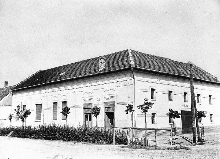 Skladište hmelja zajedno sa kućom za stanovanje Pavela Kiša. Sagrađeno 1918. godine, kapaciteta uskladištenog i dorađenog hmelja 400 bala.