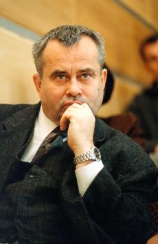Per Aspera ad Astra I. évfolyam, 2014/1. szám Riport Kajtár István jogászprofesszorral nyugdíjba vonulása alkalmából Hol és hogyan telt a gyermekkora?