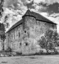 Ünnepeink Наші сята A beregszentmiklósi várkastély A Telegdy-Rákóczi kastély U alakú kétszintes épület. 1403.