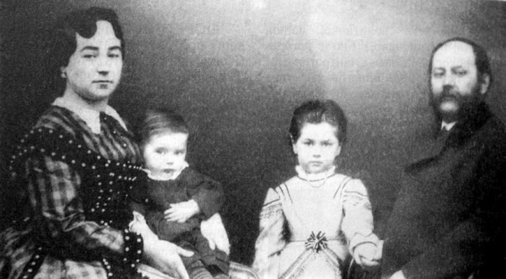 68 Asociaţia Culturală Concordia Cenad de Hauptgasse, iar astăzi aceasta se numeşte Zmaj Jovina. S-a născut într-o familie numeroasă, dar înstărită.