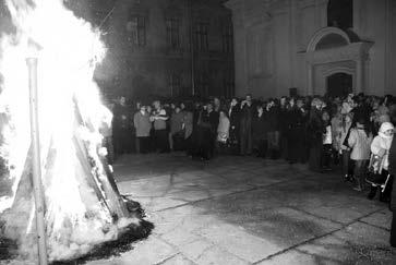 90 Asociaţia Culturală Concordia Cenad (În Kikinda, vasilița are formă de pogăcele din aluat dospit, cu nucă măcinată presărată deasupra).