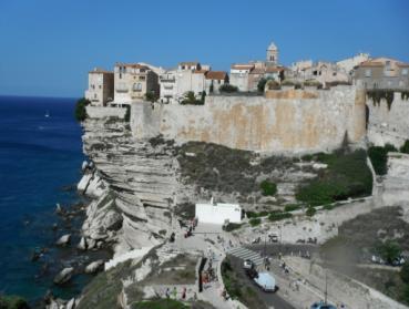 FRANCIA HAJÓBÉRLÉSI FELTÉTELEK 2018: Kiriacoulis charterfeltételek: Indulási kikötők: Bormes les Mimosas marinája az Hyeres-félszigeten Saint-Tropez mellett a Côte d'azur-on, a Francia Riviérán és