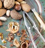 Adevărate bombe nutritive Nucile de Brazilia sunt bogate în calorii, vitamine, antioxidanți și minerale.