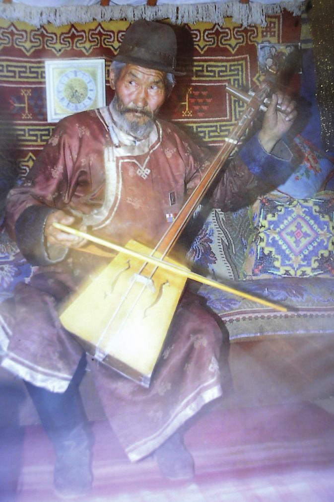 BIRTALAN ÁGNES [Milyen formájú?] Az? Azt nem lehet mondani, hogy csak egy [szellem] lenne, bizony számos [szellem] van. Ennek a Három Kékesnek a szelleme egy olyan öreg, idős asszony.