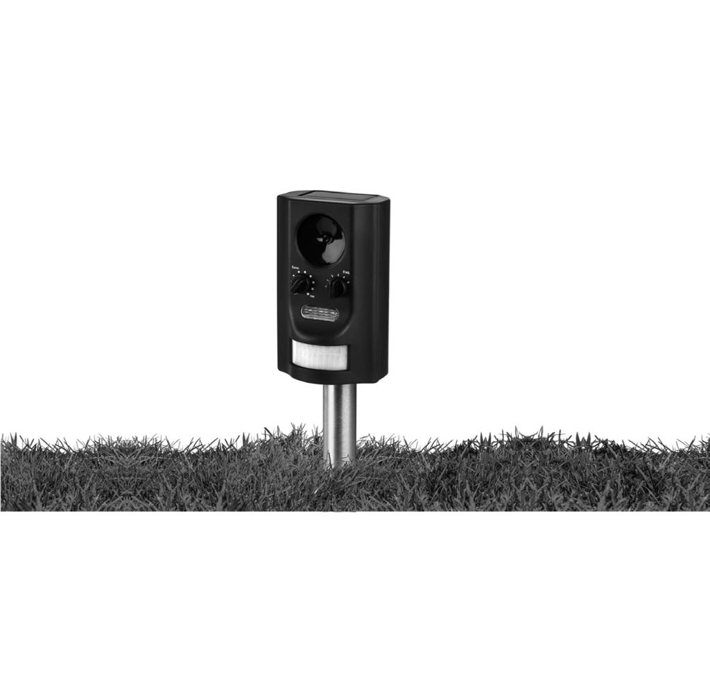 SOLAR POWERED ANIMAL REPELLER SOLAR POWERED ANIMAL REPELLER Operation and Safety Notes