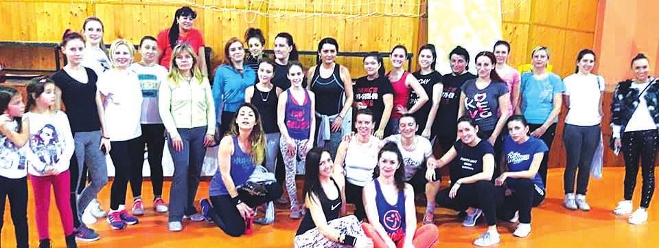 палице у својим хоровима. Мешовити хор СПД, да подсетимо, постоји тек годину дана, и за то време имао је шест јавних наступа.