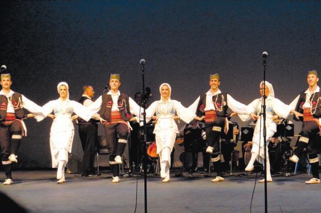 РЕПОРТАЖА УНЕСКО: СРПСКО КОЛО ЈЕ НОВА КУЛТУРНА БАШТИНА ЧОВЕЧАНСТВА АЈД, ПОВЕДИ ВЕСЕЛО Коло има важну интегративну друштвену функцију, негује колективне идентитете и носи ознаку локалних и регионалних