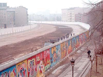 com/images/europe/factfile/berlin_wall.