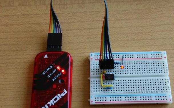 Programletöltés PICkit3 eszközzel