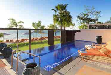 Az Anantara The Palm Dubai Resort az ikonikus Palm Island keleti peremén emelkedik. A repülőtér 45 percre van gépkocsival.