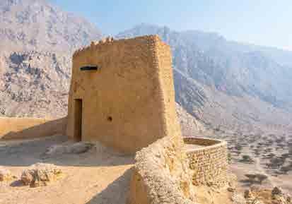 MESÉLŐ MÚLT A lebilincselő Ras Al Khaimah-i Nemzeti Múzeum az emírség gyökereit és történelmét ismerteti meg látogatóival. Az otthonául szolgáló masszív XVIII.