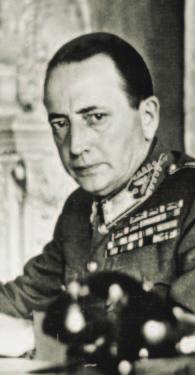 1929-ben nyelvismeretének bővítése céljából Franciaországban töltött két hónapot a németül, angolul, franciául és szerbül, illetve később bolgárul is beszélő törzstiszt.
