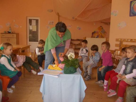 de a se întoarce. Este nevoie să le arătăm cât de necesară ne este colaborarea lor şi că serile cu părinţii sunt şi pentru noi un factor important.
