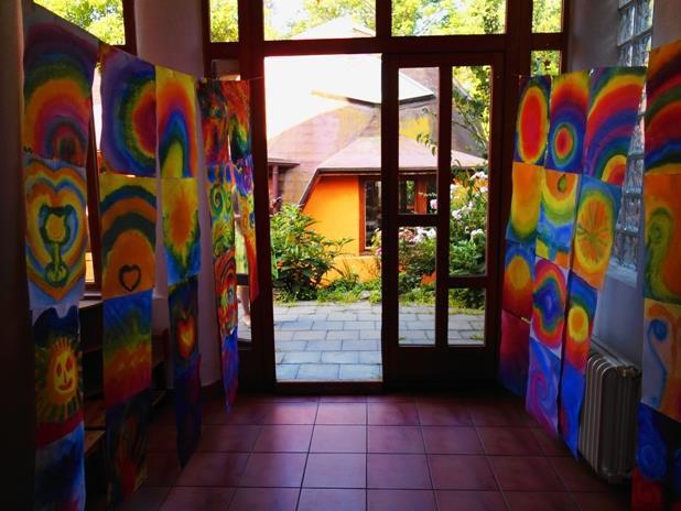 Ritmul, marele învăţător în educaţie Care este rostul ritmului în lume? În limba greaca veche, cuvântul ritm înseamnă mişcare curgătoare.
