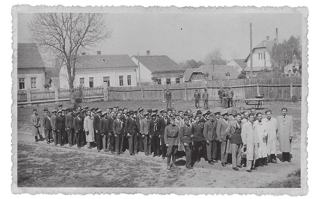 1.1 TELESNA VZGOJA V OBDOBJU 1941-1945 V LENDAVI Jedro madžarskega telesnovzgojnega udejstvovanja, v obdobju od 1941-1945, v Lendavi, je bila predvojaška mladinska organizacija«levente«in»move«.