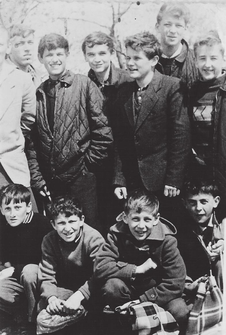 4.3 JUGOSLOVANSKE PIONIRSKE IGRE Igralci namiznega tenisa v TVD Partizan Lendava Jugoslovanske pionirske igre so bile ustanovljene 1961. leta, na pobudo Zveze za skrb o otroku in mladini Jugoslavije.