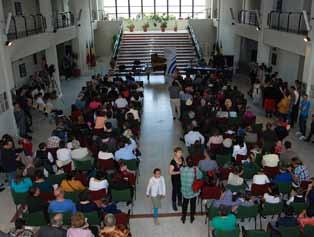Lugojul premiază artiştii Moldovei Silviu Ciopei arafrazând cronica- la capătul ediției Prul, a III-a a Concursului Euroregional de Interpretare Pianistică Clara Peia, încheiat în municipiul Lugoj,