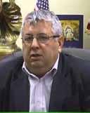 Oameni care cunosc drumul propriului destin, pentru că și-l croiesc singuri. Sunt oamenii răsăritului, trăind din păcate, într-o Românie în amurg. În biroul domnului Golubov, domnește ordinea.