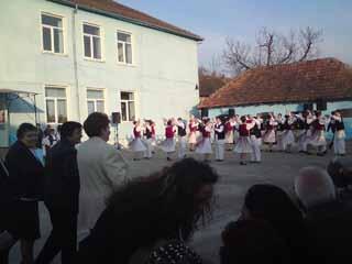 Banatul - mai Mulþi medici de familie au plecat ºi vor continua sã plece din þarã Marius Monea - medic al comunei Ramna uriașe între modul cum este văzut, plătit și tratat un doctor în străinătate