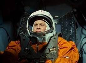22. ábra A T-4 típusú sportejtőernyőn is alkalmazott OSzK típusú leoldózár a Gagarint alakító Jaroszlav Zsalnyin ejtőernyő hevederén [7] 23.
