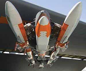 Elektronikai hadviselés A MALD hossza 225 cm, átmérője 15 cm, a tömege pedig 50 kg. Egy Super Hornet repülőgépre egyszerre három készlet függeszthető fel.