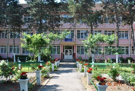 organizate de şcoală pe timpul vacanţelor (tabere tematice) tabere şcolare de zi tabere tematice de vară (tabere turistice, tabere de dans, tabere mobile-pe biciclete, programele şcolii în natură
