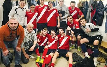 2018-18:00 - ŠH Arena Slovenský titul zaslúžene pre juniorov MIMEL LUČENEC Napriek tomu, že o titule Majstra Slovenska v Extralige juniorov U20 bolo už rozhodnuté, lučeneckí mladíci ešte absolvovali