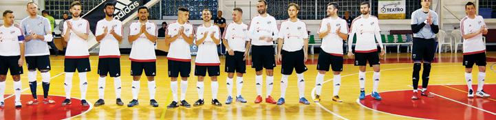 14 šport 1. SLOVENSKÁ FUTSALOVÁ LIGA, 18. KOLO, 2.3.2018 1. SLOVENSKÁ FUTSALOVÁ LIGA, 17. KOLO, 23.2.2018 Po skvelom víťazstve Lučenčanov nad Slovanom Bratislava 4:2 pokračovala séria víťazstiev aj po zápase v Leviciach 3:0.