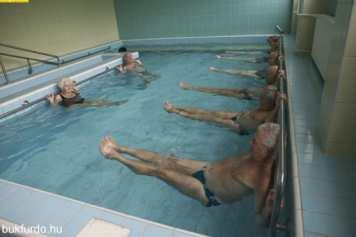 Hidroterápia (Vizalatti gyógytorna) Waller és mtsai meggyőző bizonyítékot találtak az aquatic terápia előnyös hatásáról krónikus derékfájásban(waller et al. 2008)).