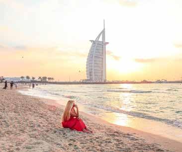 Fakultatív programlehetőség: dhow esti hajókázás vacsorával. Vacsora és szállás Dubaiban. csomózású szőnyege, valamint a világ legnagyobb csillárja is.