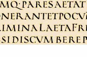 Quadrat, unciális A capitalis solemnis írást, mellyel a IV-IX. században írtak, quadratának is nevezik, mert betűi képzeletbeli négyzeten belül helyezkednek el, tehát magasságuk és szélességük azonos.