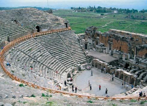 program Törökország egyik legismertebb természeti csodája Pamukkale, a Gyapotvár, az UNESCO-világörökség része, mely hófehér mészkőmedencéiről ismert. A földfelszín alól feltörő kb.