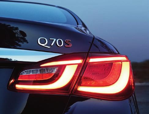 Mindez testet öltött az INFINITI Q70-ben, melyben a kecsesen kifinomult formaterv és a hozzáértő megmunkálás