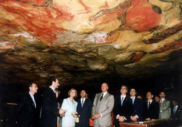 Barlangfestészet Vajon miért festettek képeket a barlangok falára?