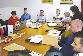 AKTUALNO Svetniki občine Moravske Toplice prižgali zeleno luč osnutkoma proračuna za 2015/16 Povprečnina oklestila prihodkovno stran in pričakovanja, je razpravo sklenil župan Glavač.