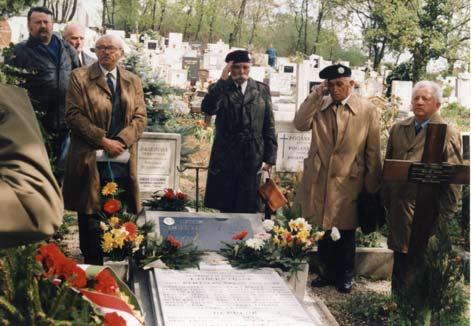 Az isaszegi h si emlékm felszentelésén.