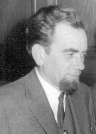 KÖSZÖNTÉSEK SALUTATIONS Anthrop. Közl. 58; 111 112. (2017) Dezső Gyula köszöntése A magyar antropológia legidősebb élő tagját, dr.