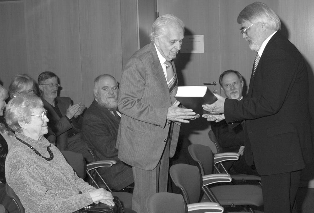 ESEMÉNYEK Az elsô nyolcvan év Dr. Lajtha György 80. születésnapjára DOMBI ANDRÁS dombiandras@t-online.