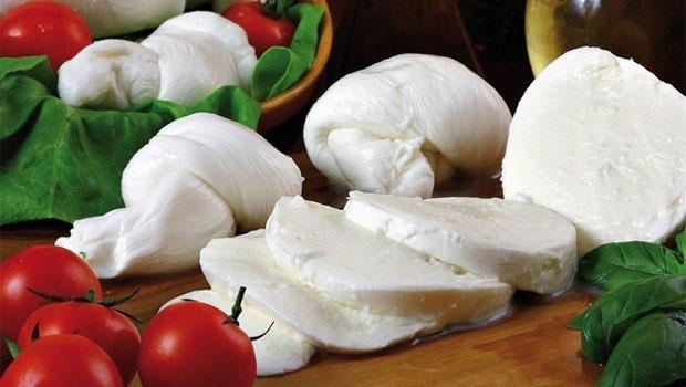News Olasz Jelességek Étkezési találkozók: a mozzarella A mozzarella előállításcsodája. Március 23-án 19:00-kor a PLATÁN étteremnél (Városliget Fasor 46, 6.