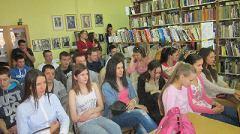 Свој допринос радо су пружиле и наше младе професорице Кинга Лошонц, Нада Цветковић и Беата Бицок, које су извеле музичку нумеру инспирисану стиховима Хајнеове песме Лорелај.