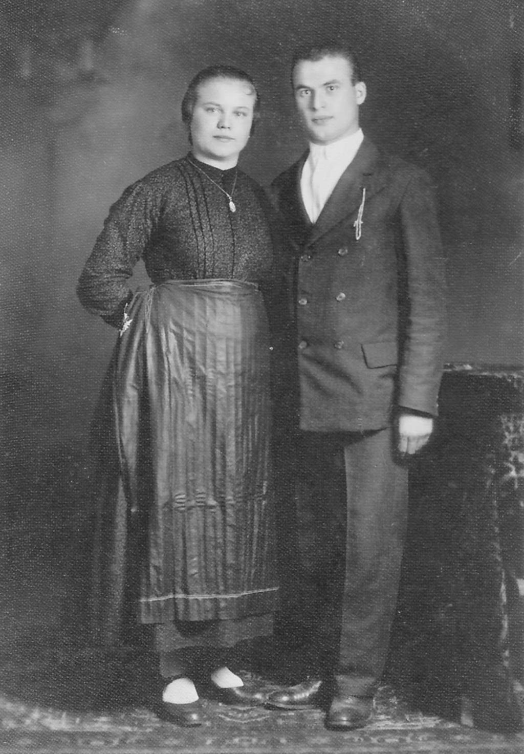 1937-bõl A fiatal pár Vidmár