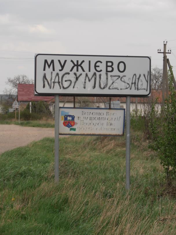 Nyelvek vetélkedése a nyelvi tájképben: kárpátaljai példa 5. kép 6. kép Az 5. és 6.