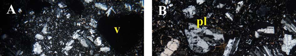 227 12/a. ábra: mikroszkópos felvétel (+N): szöveti kép plagioklász fenokristályokkal és kumuloporfírokkal; jobban kristályos alapanyag (Domoszló, 2. típus). / 12/b.